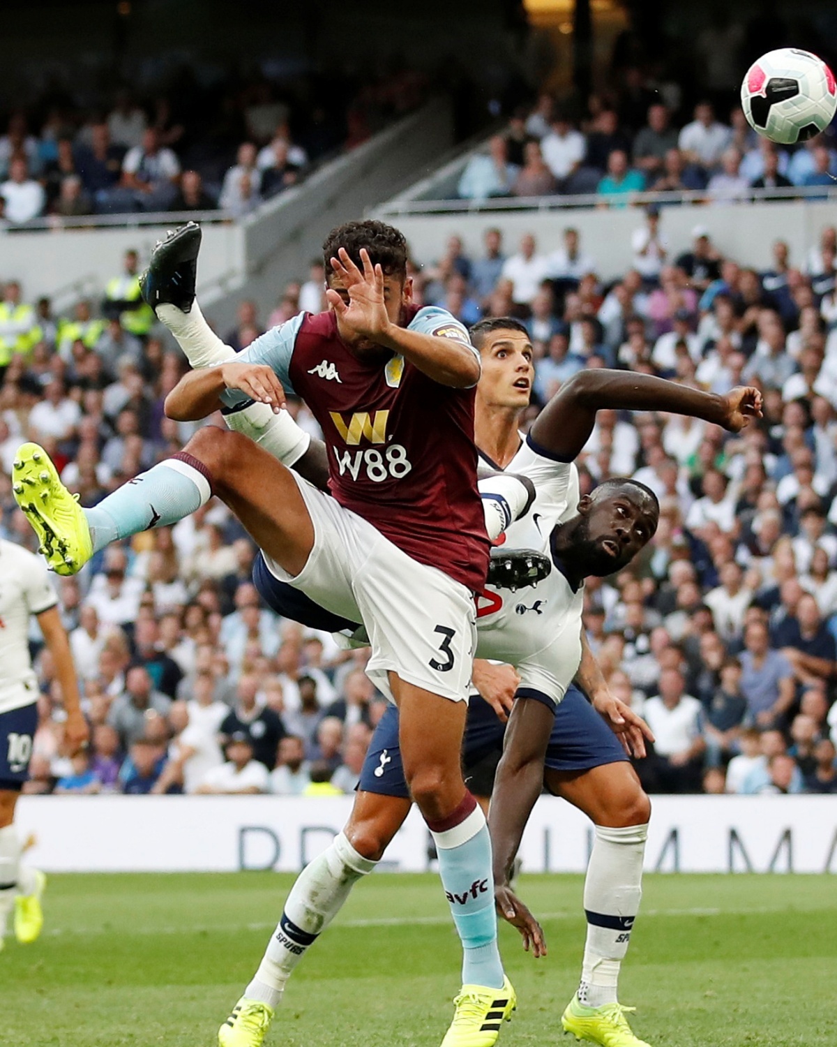 趣体育入口 -阿斯顿维拉发布备战花絮；今晨门线救险；欧冠任务艰巨；心理建设被强调 