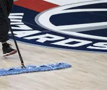 趣体育平台 -华盛顿奇才训练开放日，加时末段遗憾出局引欢呼，NBA总决赛在即，医务组通报恢复的简单介绍